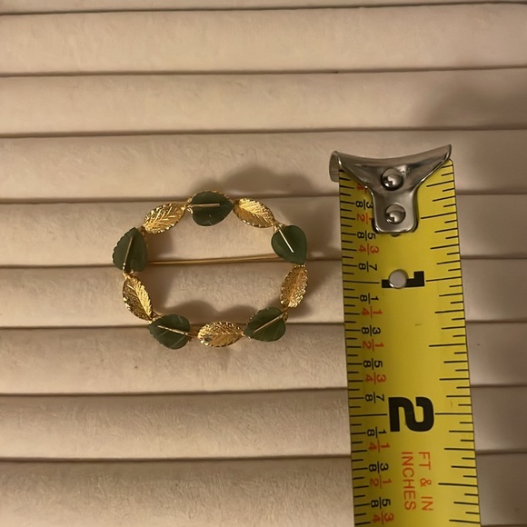 Gold and jade brooch - Picture 6 of 8